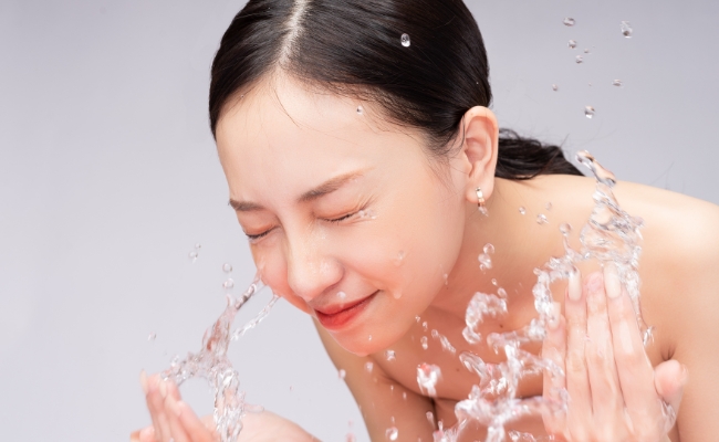 hướng dẫn sử dụng sữa rửa mặt cho da dầu mụn nhạy cảm