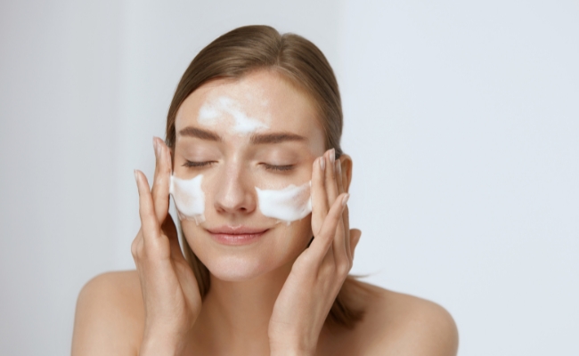 Thành phần trong sữa rửa mặt cho da nhạy cảm